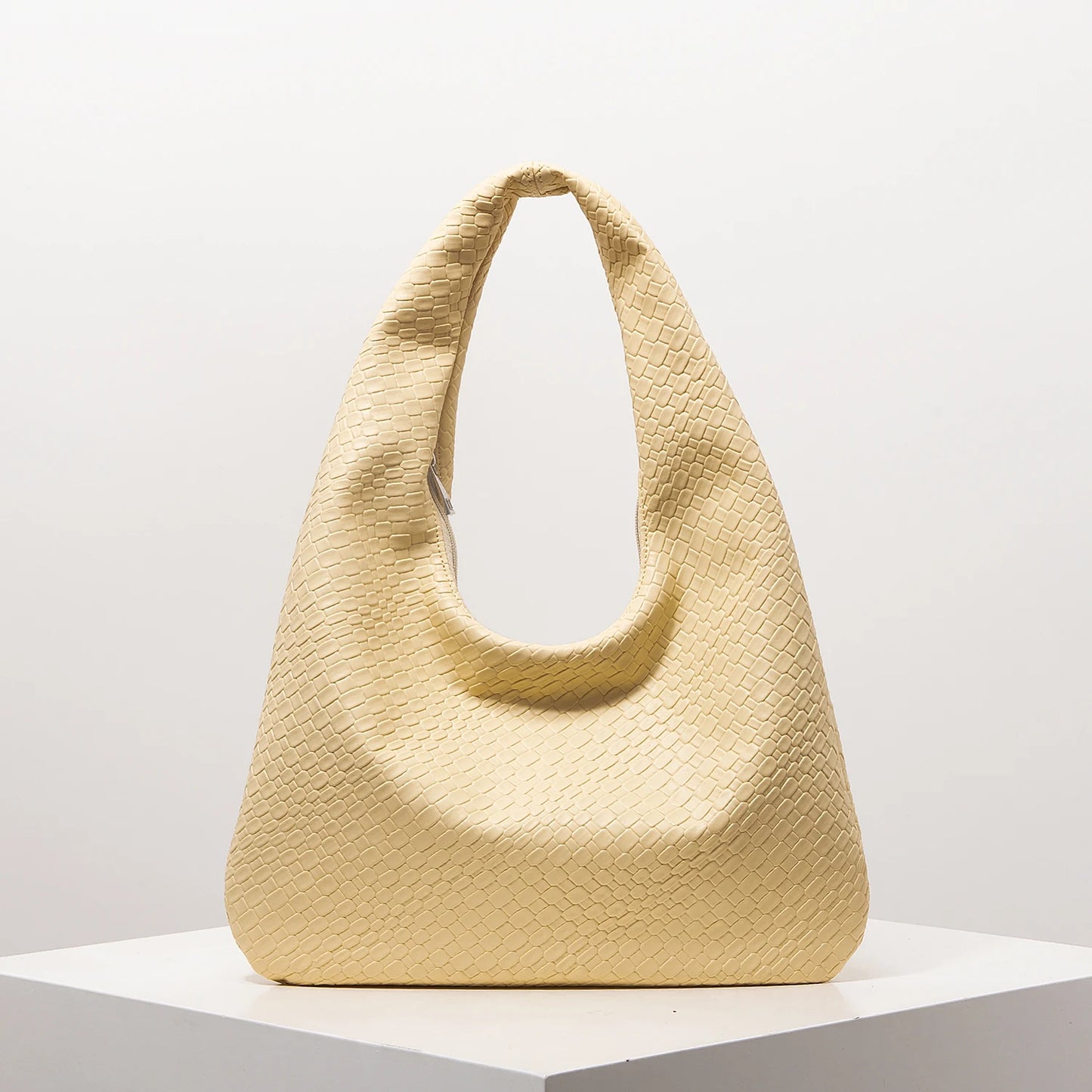 Retro Woven Leather Shoulder Bag - Large Capacity Tote