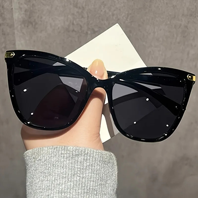 Elegant Leopard-Trimmed Cat Eye Sunglasses