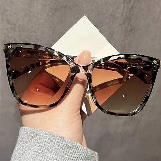 Elegant Leopard-Trimmed Cat Eye Sunglasses